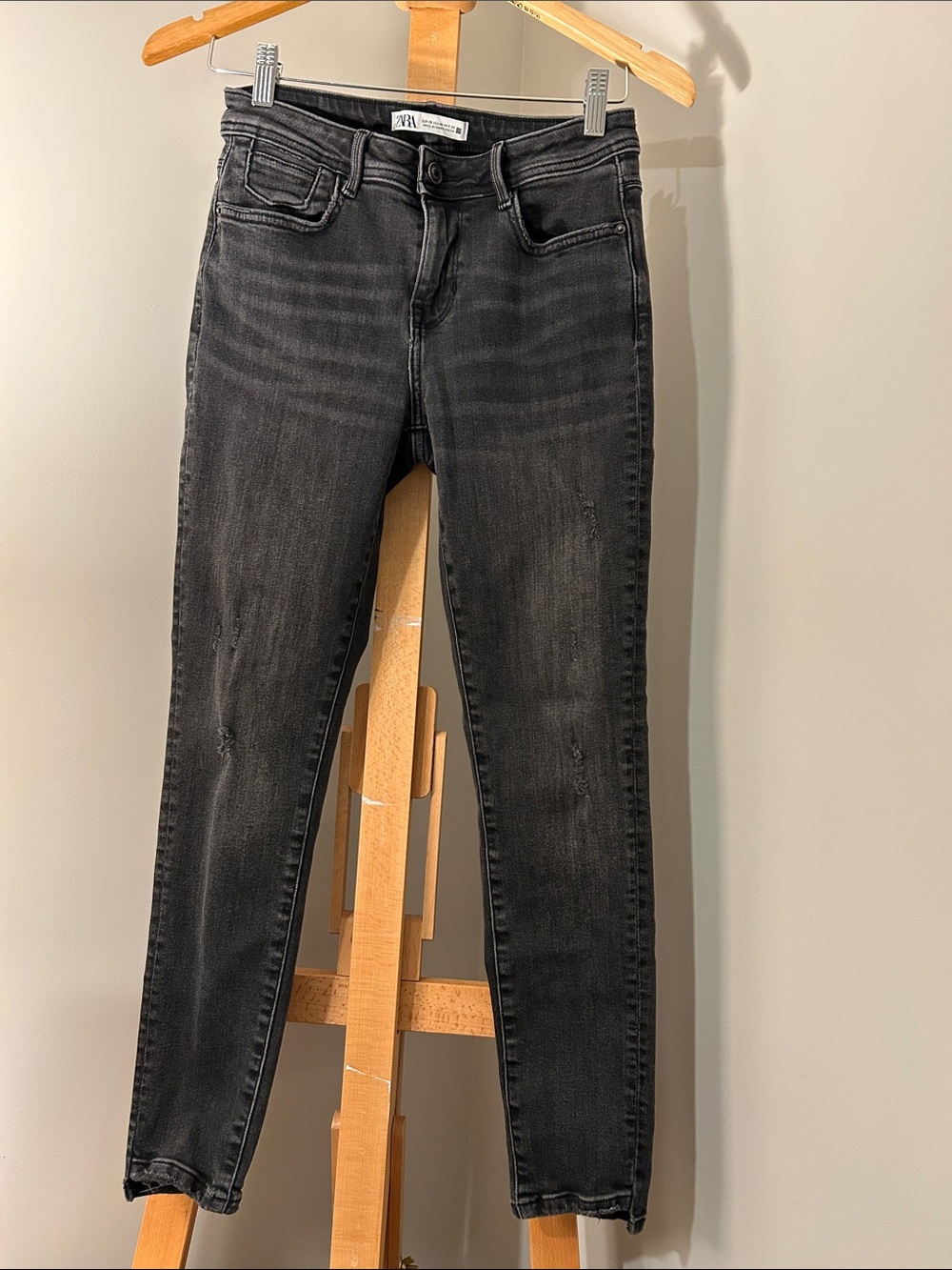 Zara | High-Rise Skinny Jeans in Washed Black | Size 6